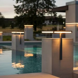 Éclairage extérieur : luminaires pour terrasse de piscine à la fois pratiques et esthétiques