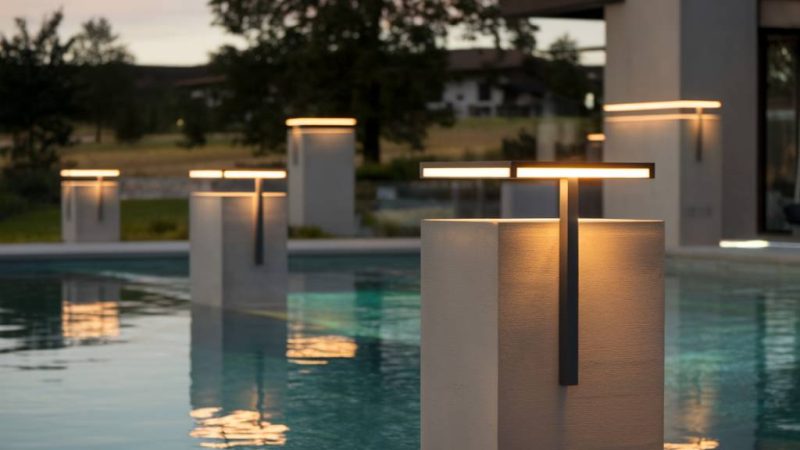 Éclairage extérieur : luminaires pour terrasse de piscine à la fois pratiques et esthétiques